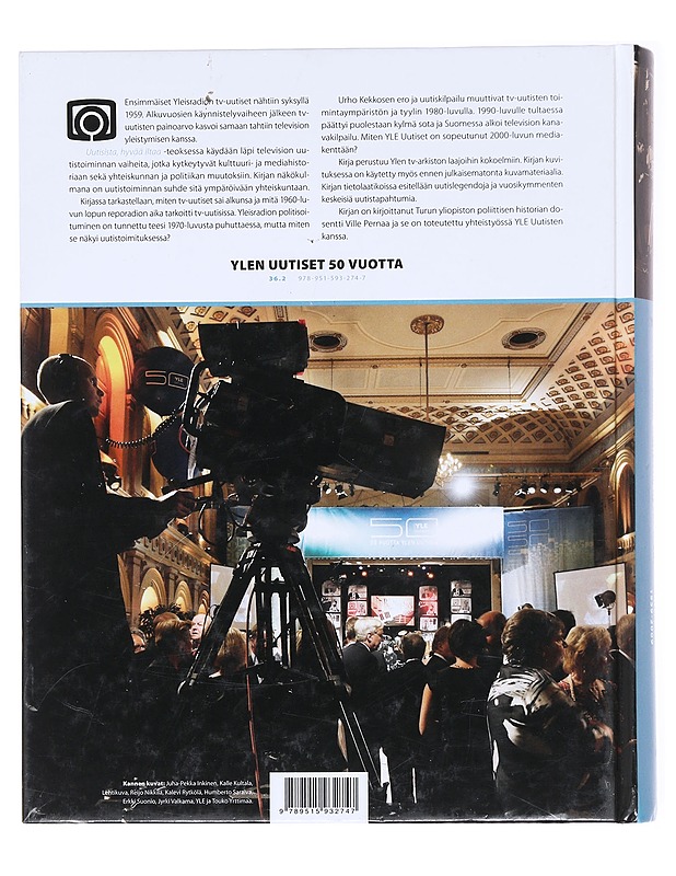 Uutisista, hyvää iltaa : Ylen tv-uutiset ja yhteiskunta 1959-2009 - Ville Pernaa - Historiakirjat - 10105577854 - 1