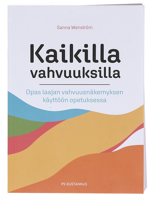 Kaikilla vahvuuksilla : opas laajan vahvuusnäkemyksen käyttöön opetuksessa - Sanna Wenström - Tietokirjat ja oppaat - 10105583740 - 0