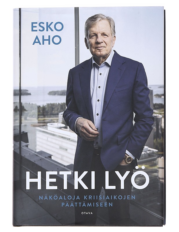 Hetki lyö / näköaloja kriisiaikojen päättämiseen - Esko Aho - Elämäkerrat ja muistelmat - 10105586152 - 0