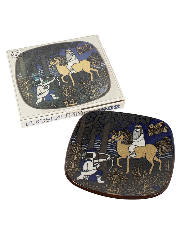 ARABIA Kalevala vuosilautanen1982 - Seinälautaset - 10105594680 - 0
