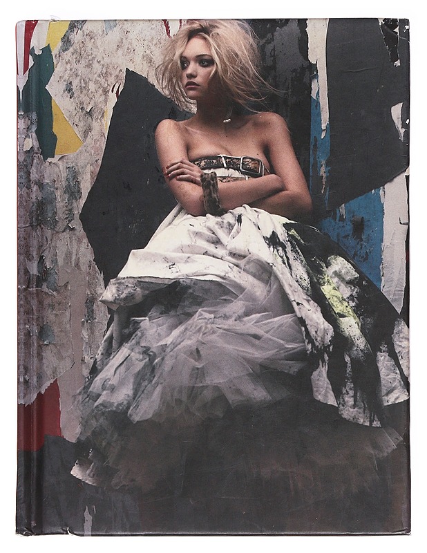 Vogue on Alexander McQueen - Chloe Fox - Taide- ja kulttuurikirjat - 10105596118 - 0