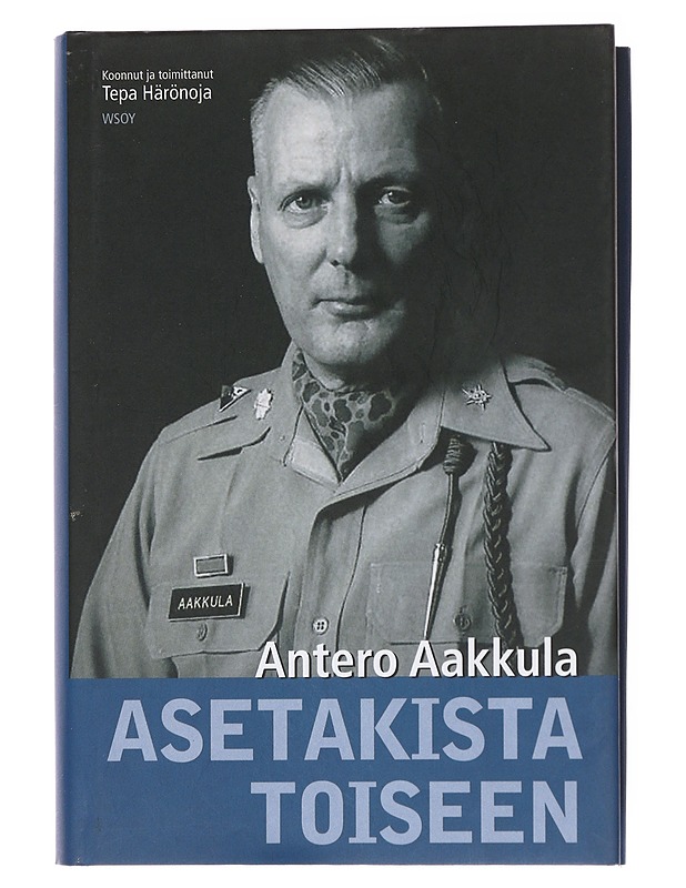 Asetakista toiseen - Antero Aakkula - Elämäkerrat ja muistelmat - 10105600020 - 0