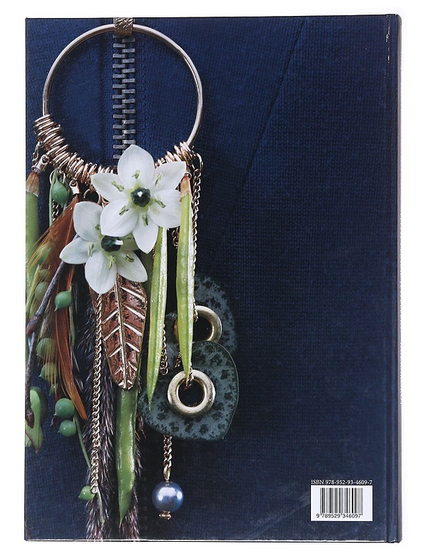 Beautification / with floral jewellery = Kukkakorut - Koppi, Pirjo - Taide- ja kulttuurikirjat - 10105600547 - 1