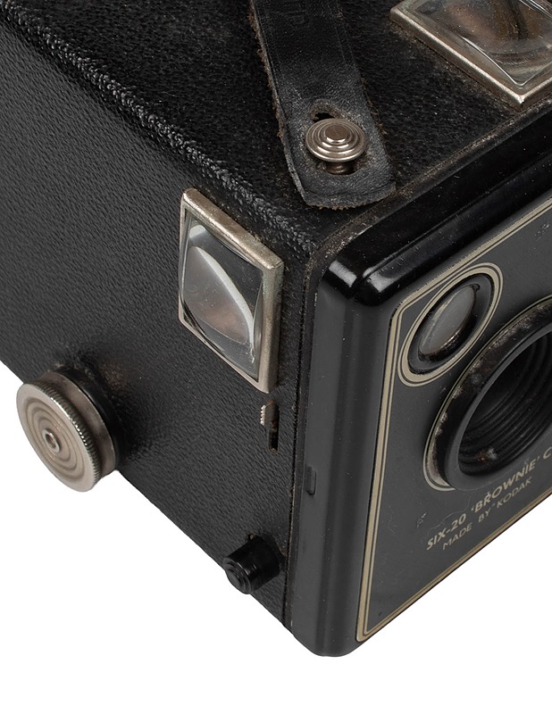 KODAK Six-20 Brownie C -laatikkokamera ja nahkakotelo - testaamaton - Muut sisustustavarat - 10105602339 - 3