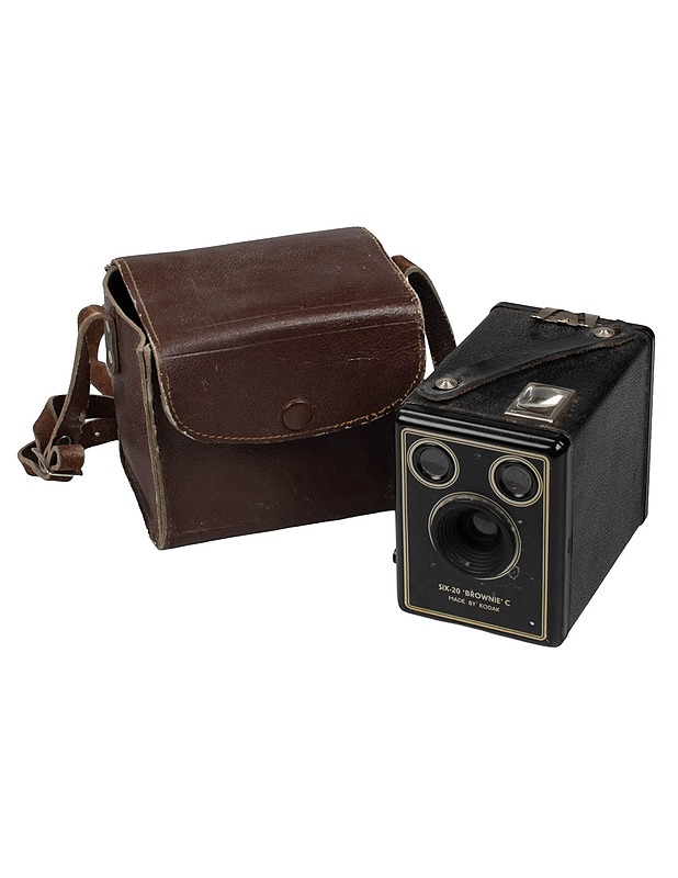 KODAK Six-20 Brownie C -laatikkokamera ja nahkakotelo - testaamaton - Muut sisustustavarat - 10105602339 - 0