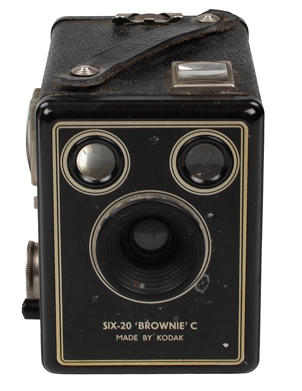 KODAK Six-20 Brownie C -laatikkokamera ja nahkakotelo - testaamaton - Muut sisustustavarat - 10105602339 - 1