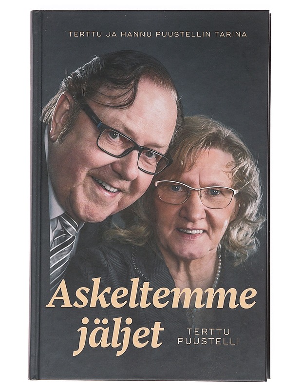 Askeltemme jäljet : Terttu ja Hannu Puustellin tarina - Terttu Puustelli - Elämäkerrat ja muistelmat - 10105607010 - 0