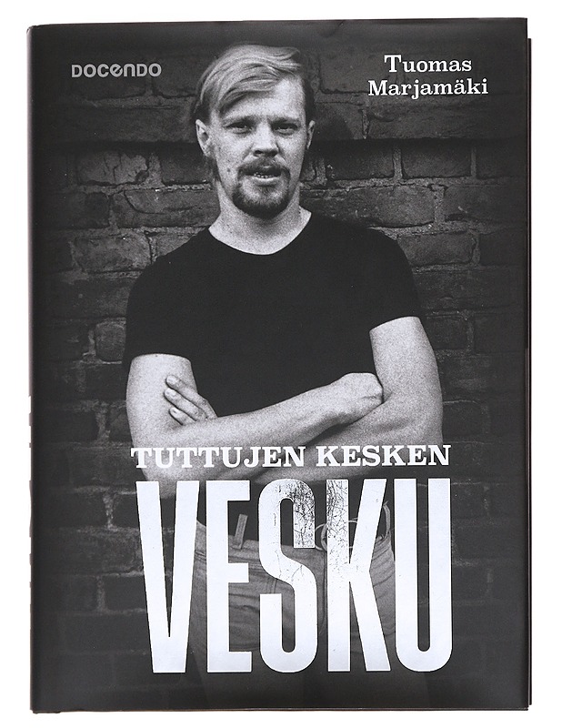 Tuttujen kesken Vesku / Vesa-Matti Loiri 1945-2022 - Tuomas Marjamäki - Elämäkerrat ja muistelmat - 10105607682 - 0
