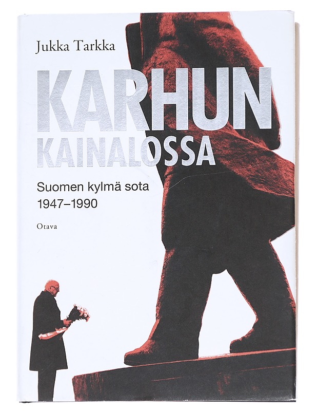 Karhun kainalossa - Jukka Tarkka - Historiakirjat - 10105614493 - 0