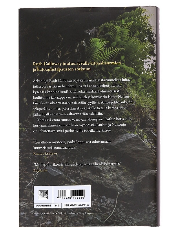 Maan alla - Griffiths, Elly - Romaanit ja novellit - 10105614663 - 1
