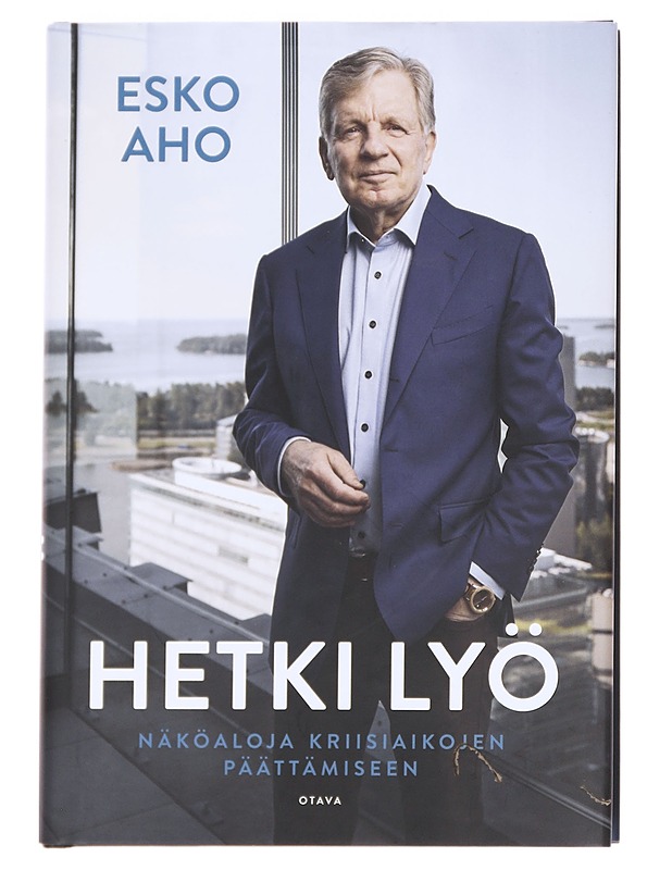 Hetki lyö / näköaloja kriisiaikojen päättämiseen - Esko Aho - Elämäkerrat ja muistelmat - 10105614744 - 0