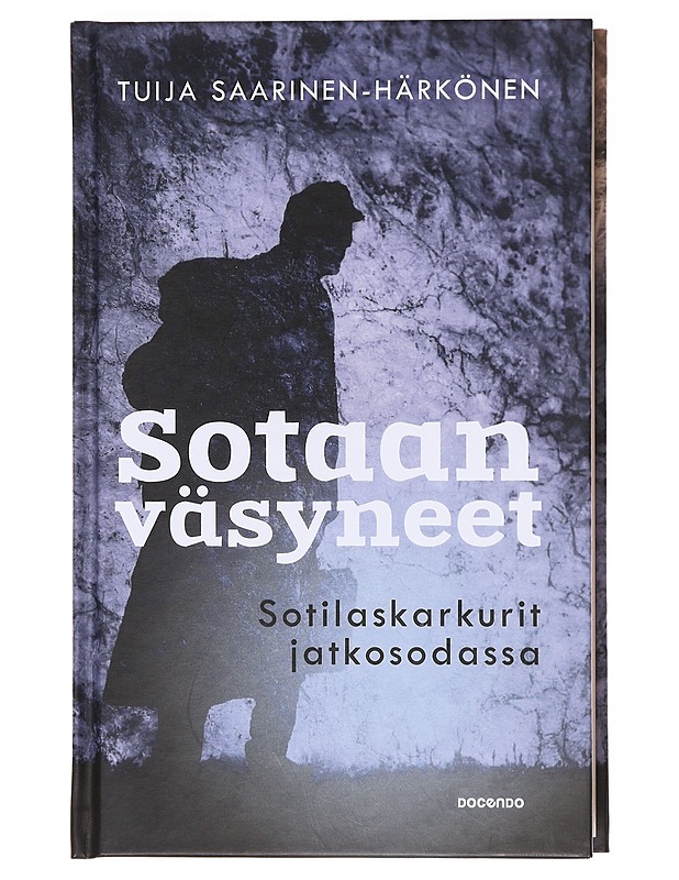 Sotaan väsyneet / sotilaskarkurit jatkosodassa - Tuija Saarinen-Härkönen - Tietokirjat - 10105618844 - 0