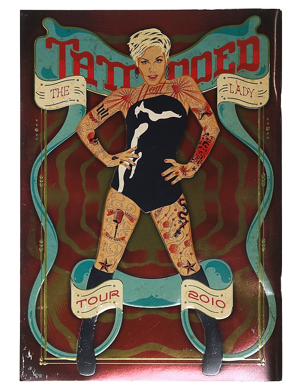 Pink: The Funhouse Summer Carnival Tour - Harrastekirjat - 10105620021 - 1