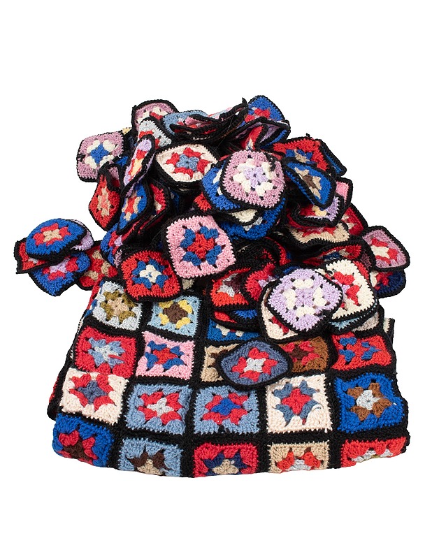 Isöäidin neliöistä virkattu peiton alku, 69x69 cm + 143 palaa, 6x6 cm - Käsityö - 10105628717 - 0