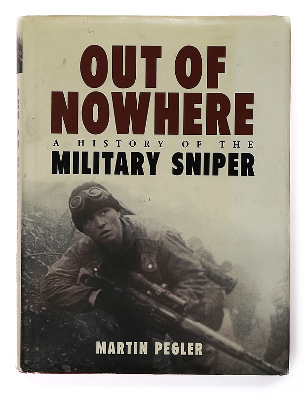Out of nowhere: a history of the military sniper - Martin Pegler - Tietokirjat - 10105634163 - 0