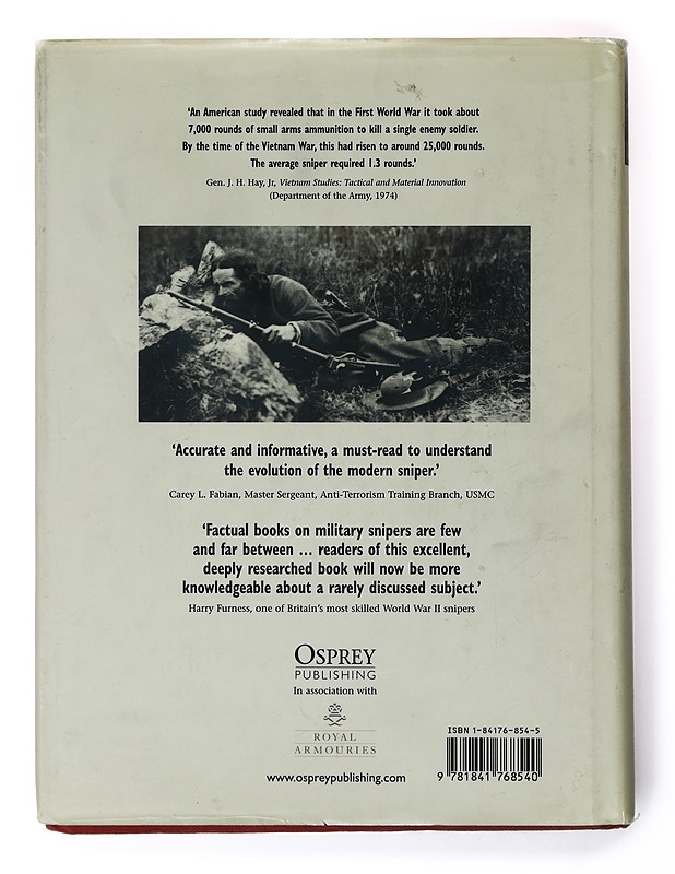 Out of nowhere: a history of the military sniper - Martin Pegler - Tietokirjat - 10105634163 - 1