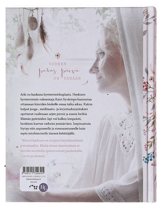 Vuoden paras päivä / pieniä (suuria) taikahetkiä arkeen - Syvärinen, Katri - Tietokirjat ja oppaat - 10105637856 - 1
