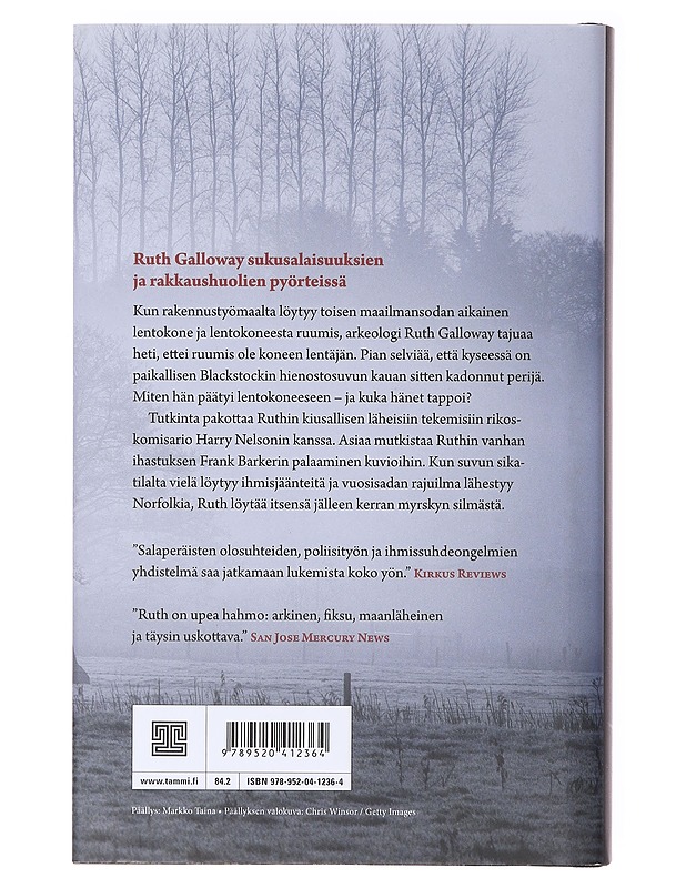 Aavekentät - Griffiths, Elly - Romaanit ja novellit - 10105638362 - 1