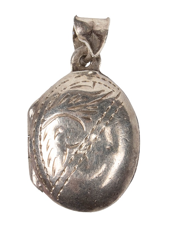 Hopeinen medaljonki - Askartelu - 10105639315 - 0