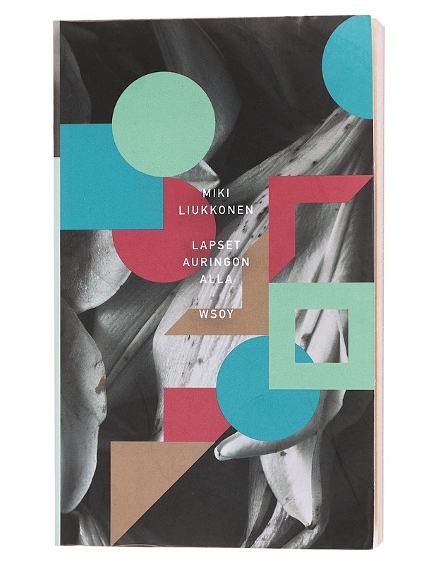 Lapset auringon alla - Miki Liukkonen - Romaanit ja novellit - 10105641771 - 0