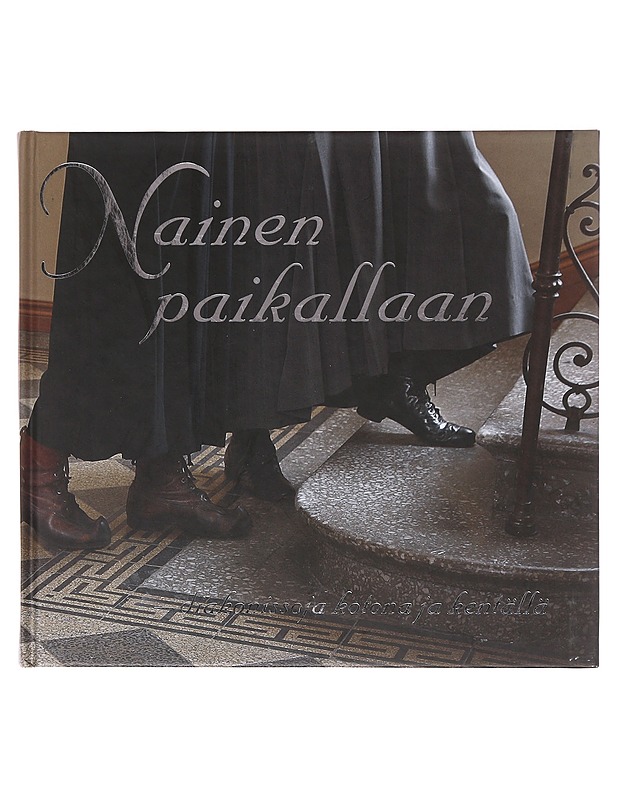 Nainen paikallaan : diakonissoja kotona ja kentällä - Historiakirjat - 10105645591 - 0
